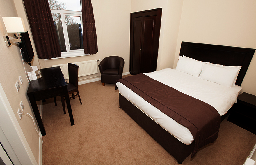 double room, swansea hotel, wales